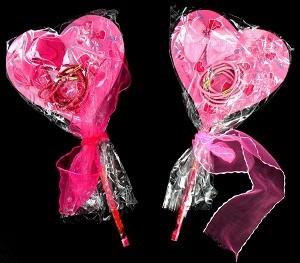 GIRLS HAIR ACCESSORIES SET ON HEART CARD (12 pcs)