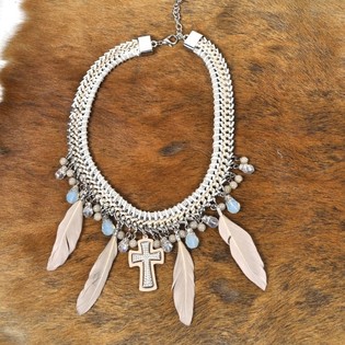 Luxury Necklace Beige/Cream with Cross (1 pc)