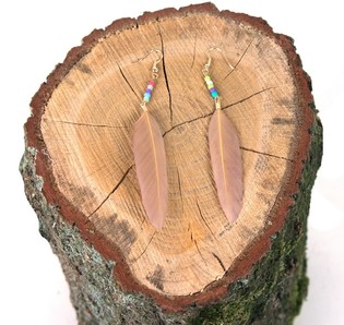 IBIZA STYLE EARRINGS WITH FEATHER BEIGE (1 pc)